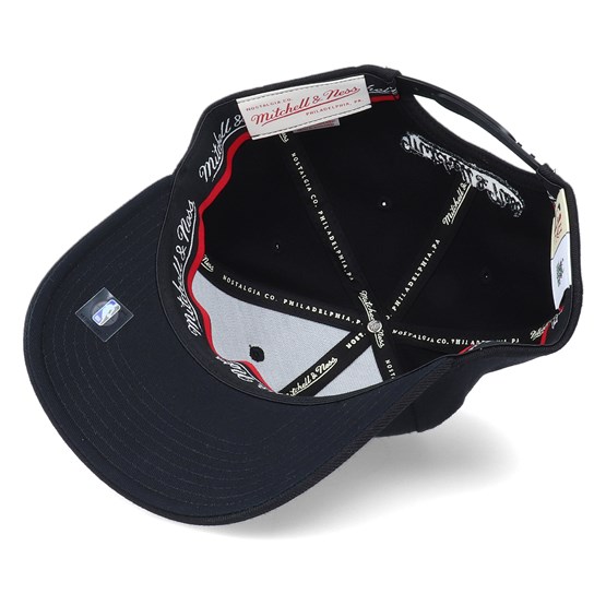 Milwaukee Bucks Levels Black Adjustable - Mitchell & Ness ...