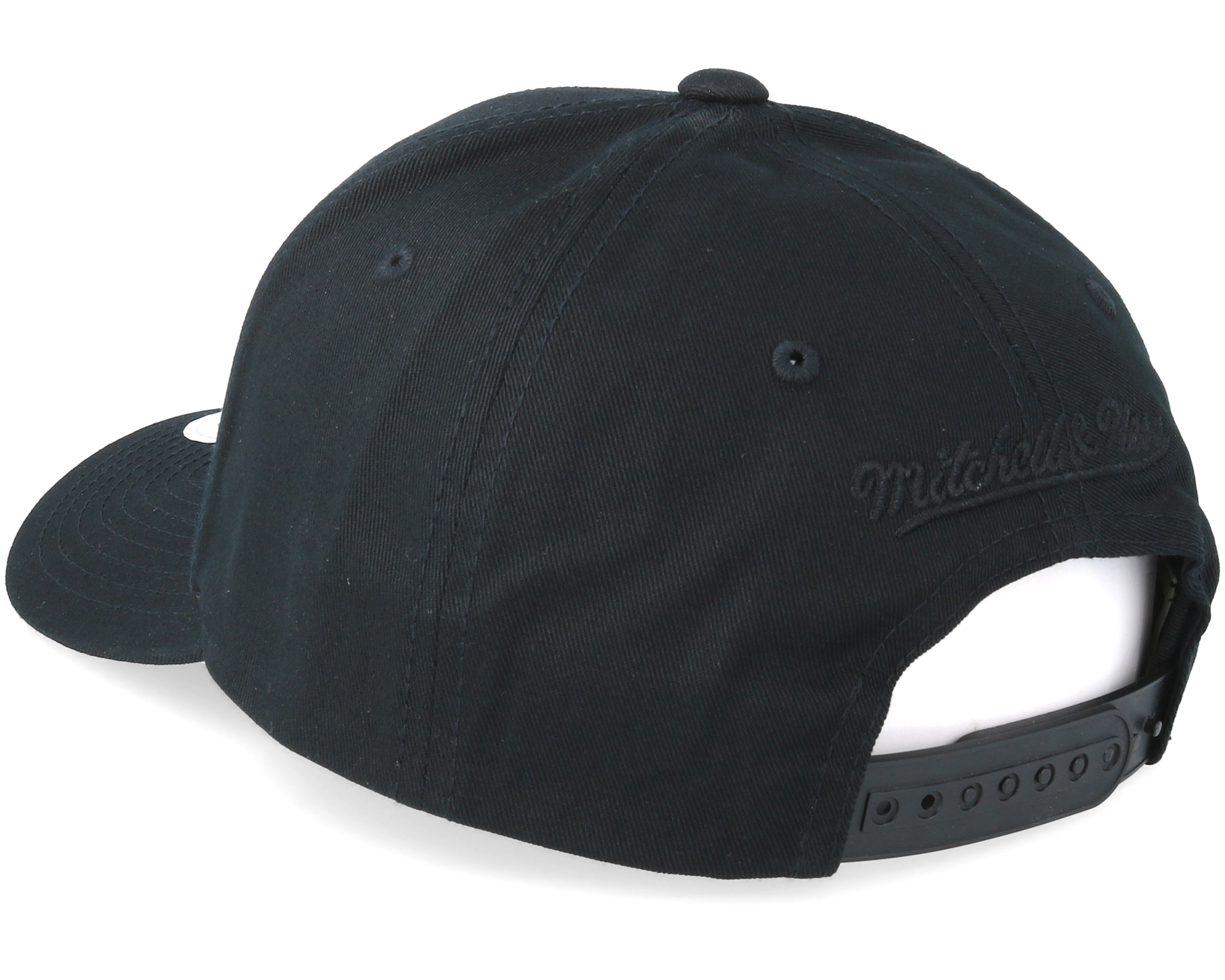 New York Knicks Team Logo Low Pro Black Adjustable - Mitchell & Ness caps - Hatstoreworld.com