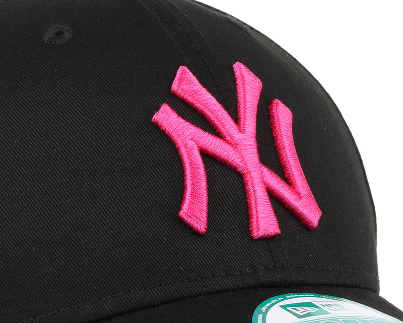 NY Yankees Black/Pink 9Forty Adjustable New Era caps